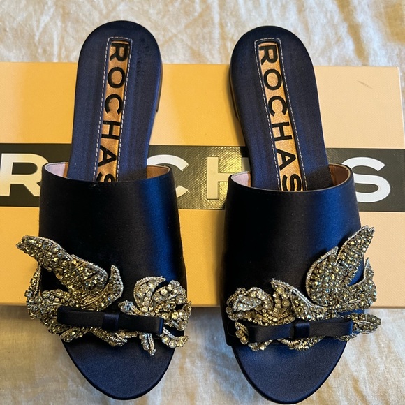 Beautiful Rochas sateen flats - Picture 1 of 6